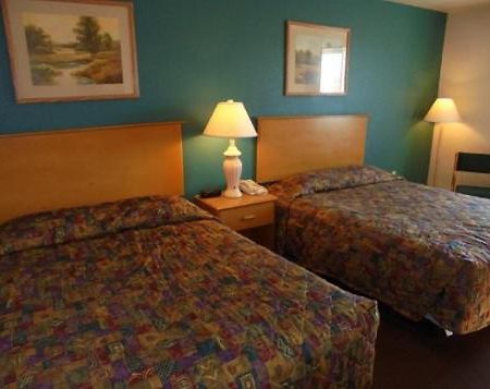 Herington Inn And Suites エクステリア 写真