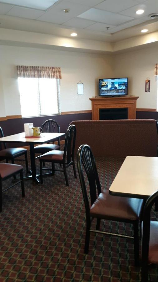 Herington Inn And Suites エクステリア 写真