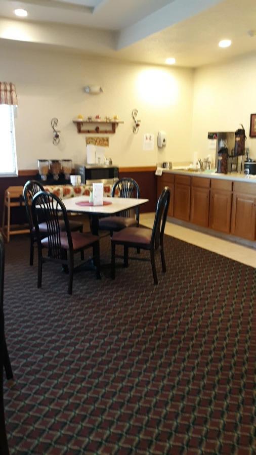 Herington Inn And Suites エクステリア 写真
