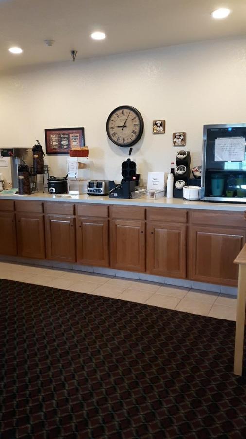 Herington Inn And Suites エクステリア 写真